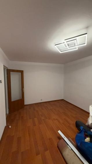Apartament cu 3 camere decomandat în Berceni