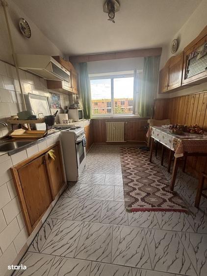 Apartament cu 3 camere decomandat în Prundu