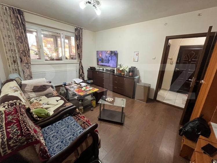Apartament cu 2 camere semidecomandat în Moreni