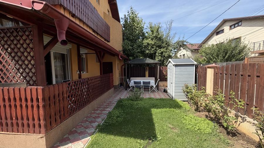 Duplex cu 4 camere cu Canalizare în Roșu