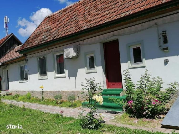 Casă cu 2 camere în Arpașu de Sus