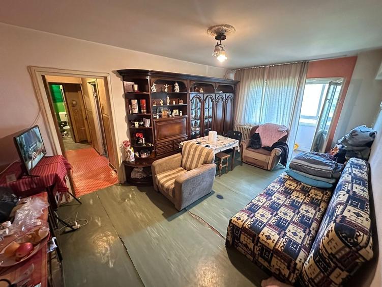 Apartament cu 3 camere decomandat în Lujerului