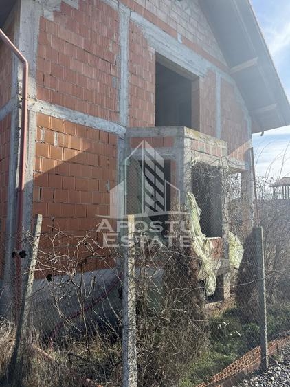 Casă individuală cu 4 camere cu Canalizare în Sânandrei