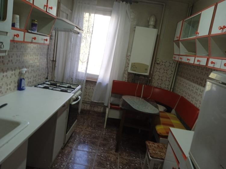 Inchiriez in Tudor, apartament cu 2 camere, et.1, decomandat, CT. proprie, mobil - 2