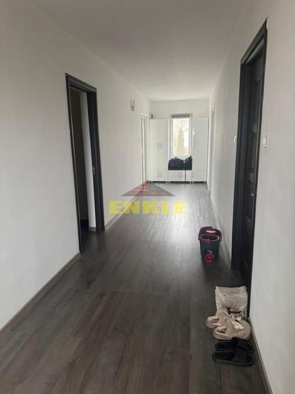 Oportunitate excelentă – teren generos + casă MOBILATĂ UTILATĂ - 2