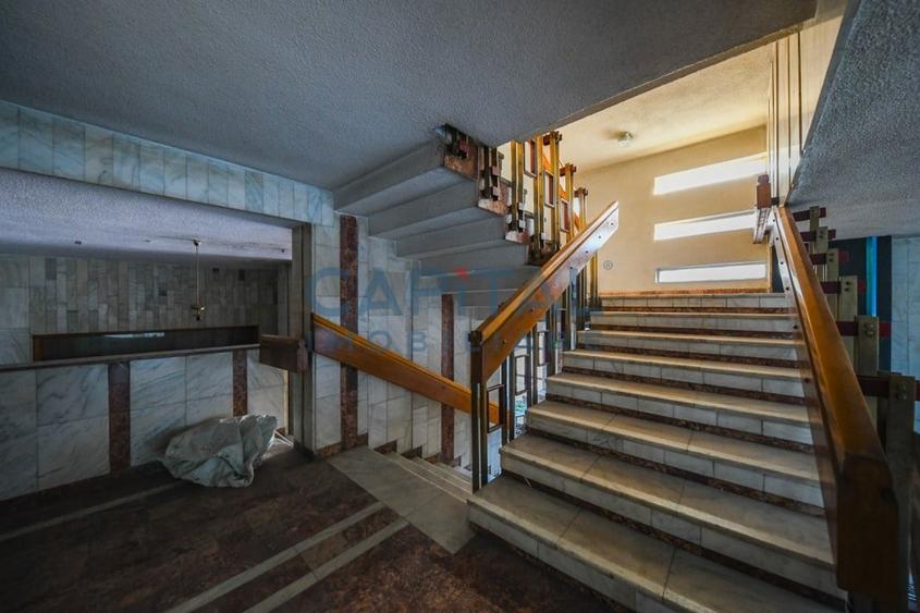 De vanzare Hotel, nefunctional, 70 camere + teren 3590 mp. - 11