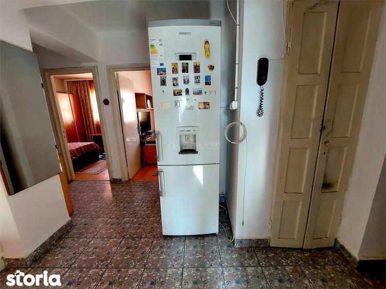 3 camere,decomandat, CENTRU - Str. Victoriei, etaj 3 - 6
