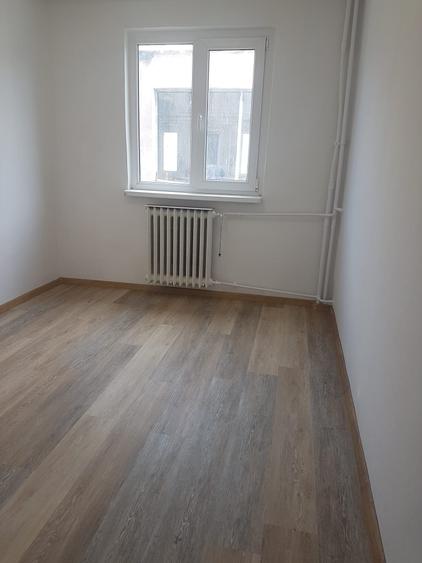 Garsoniera confort trei, etaj unu, renovata, in bloc de garsoniere, libera - 3