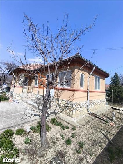 Casa tip parter zona Pietroasele-Saranga - 1