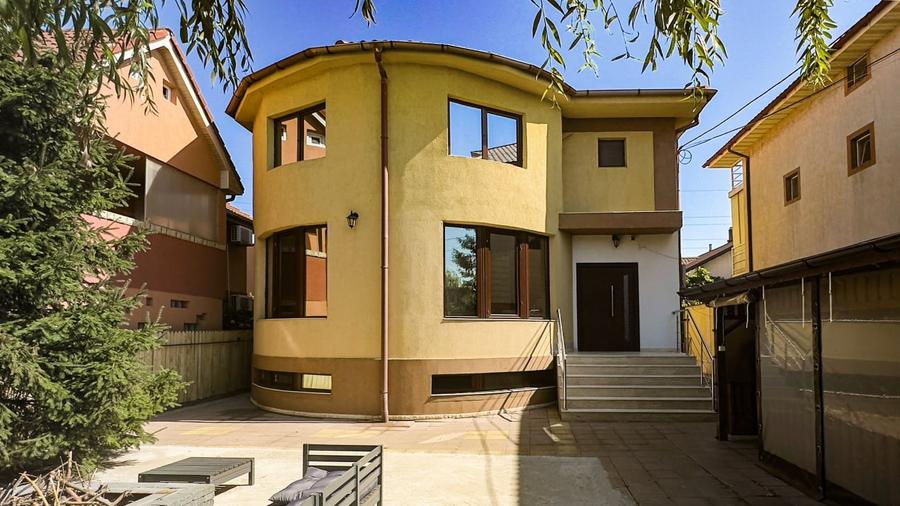 Vila D+P+1E cu 7 camere in Eforie Nord - ideal investitie sau locuinta - 1