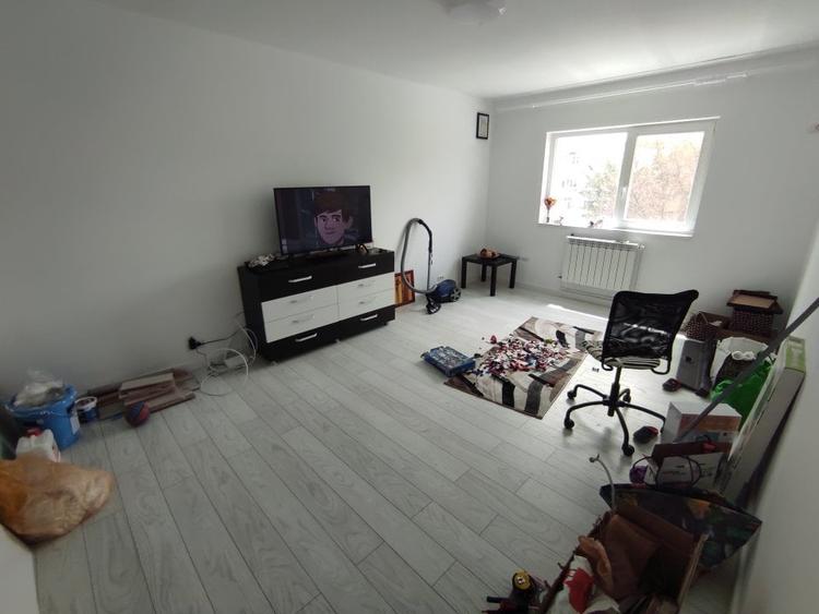 Apartament 3 camere, decomandat, et. 3, Nicolina - 2