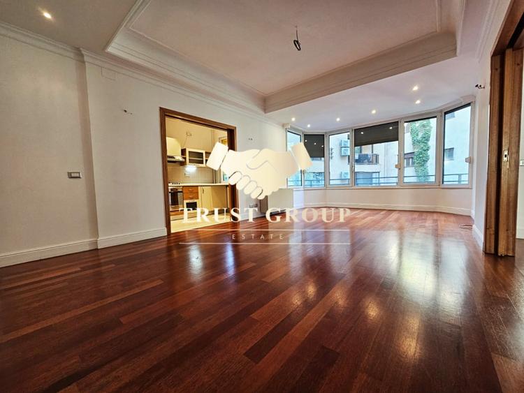 Apartament cu 3 camere semidecomandat, mobilat în Arcul de Triumf
