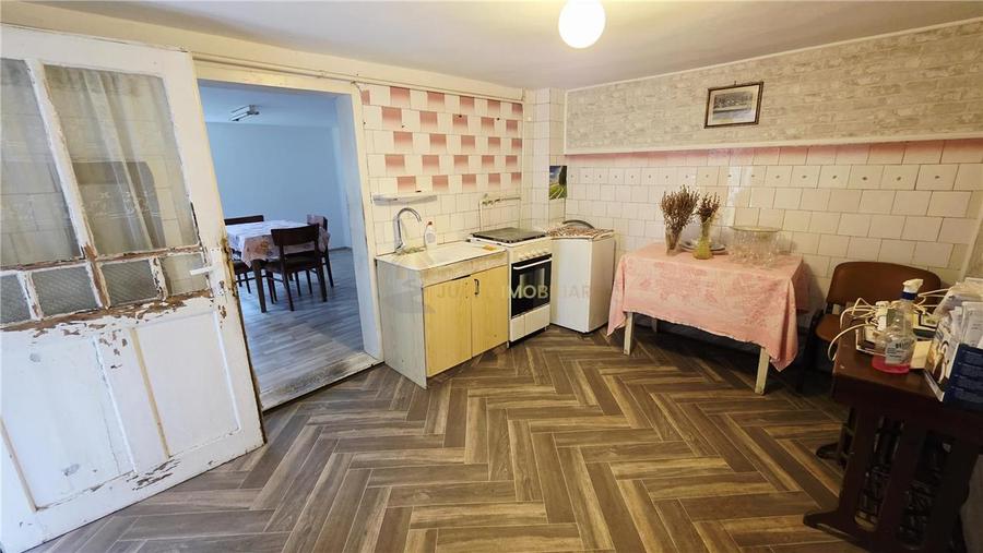 CASA RENOVABILA 5 CAMERE 120 MP UTILI TEREN 399 MP DAMBUL ROTUND - 2
