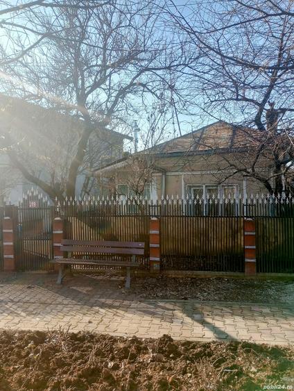 Vand, schimb casa la curte - 1