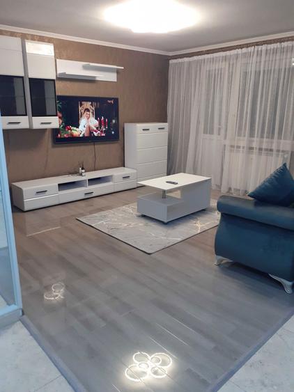 Inchiriez apartament 3 camere decomandat in centru langa Primarie . - 2