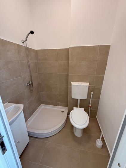 Hala si clădire apartamente  pentru muncitori 1144 mp- direct de la proprietar! - 9