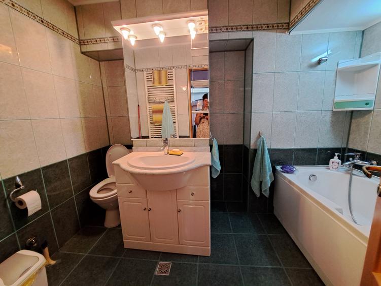 Ultracentral Târgoviște,  vânzare apartament 4camere/2balcoane - 18