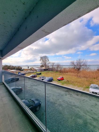 Rezidenta centrala in Mamaia cu vedere frontala catre lac - 13