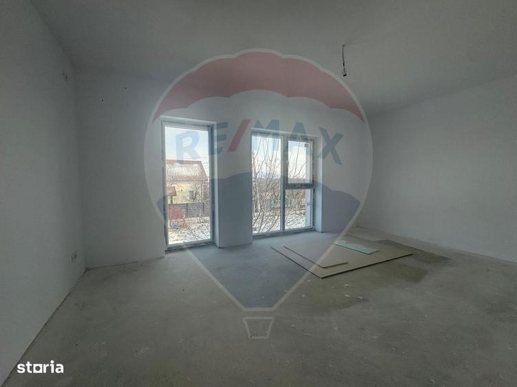 Casa / Vila cu 4 camere de vanzare Sabareni - 9