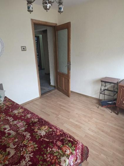 De închiriat apartament 4 camere DC - 11