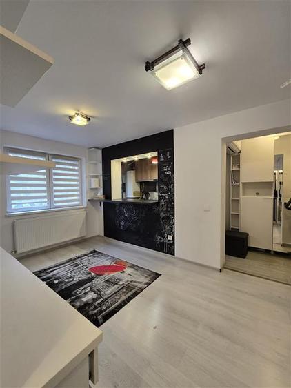 Etaj 1 - Podu Ros Aleea Decebal, 3 camere cu geam la baie, liber - 1