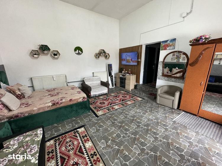 Casă cu 4 camere cu Teren 1014 Mp în Central