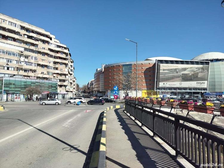 Spa?iu Ultracentral viz-a-vis de Mall - 1