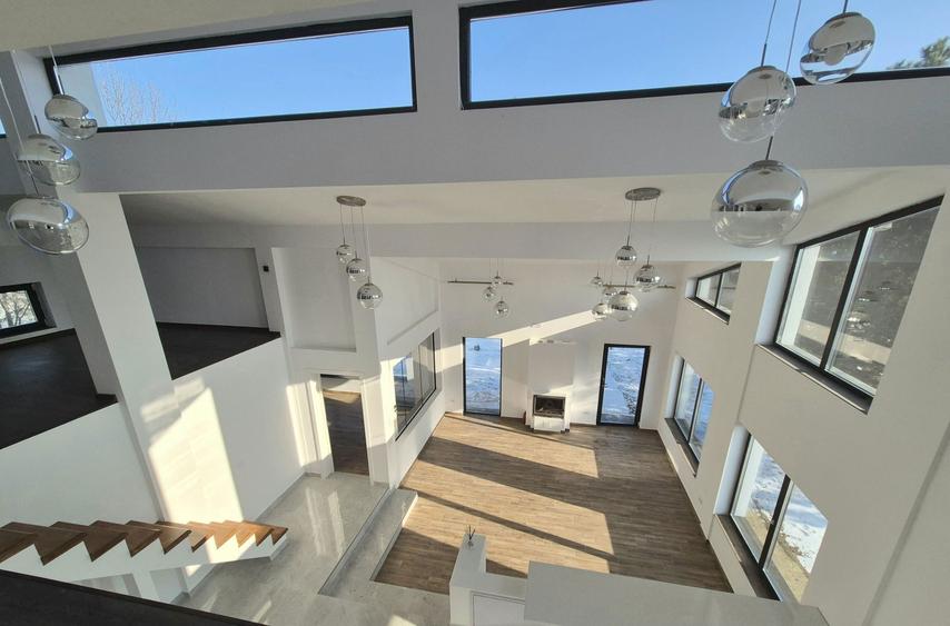 Proprietar vand vila in Hlincea ,posibil schimb cu apartament si dif. - 4