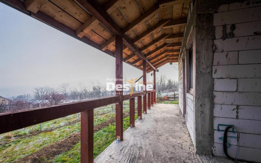 Casa individuala la ro?u cu utilia?i ?i 570 mp teren C - 4