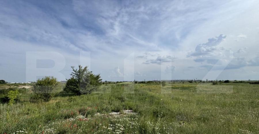 Teren intravilan 3087 mp, toate utilita?ile la front, zona - 4