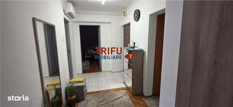 Apartament cu 3 camere decomandat în Cetate