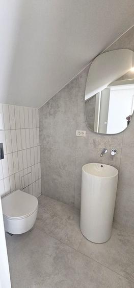 Casă individuală cu 7 camere cu Canalizare în Nord-Vest