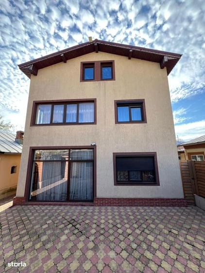 Casa de vanzare + 2 spa?ii comerciale func?ionale + foi?or acoperit - 14