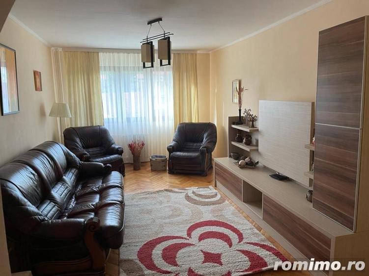 Zona Universitate un apartament cu 3 camere de inchiriat - 2
