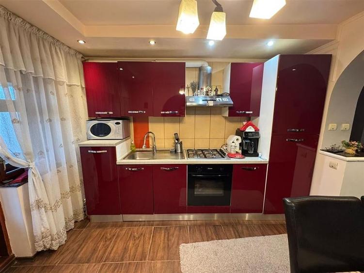 Apartament 3 camere, etaj 3 , zona Liceul Pedagogic, mobilat - 5