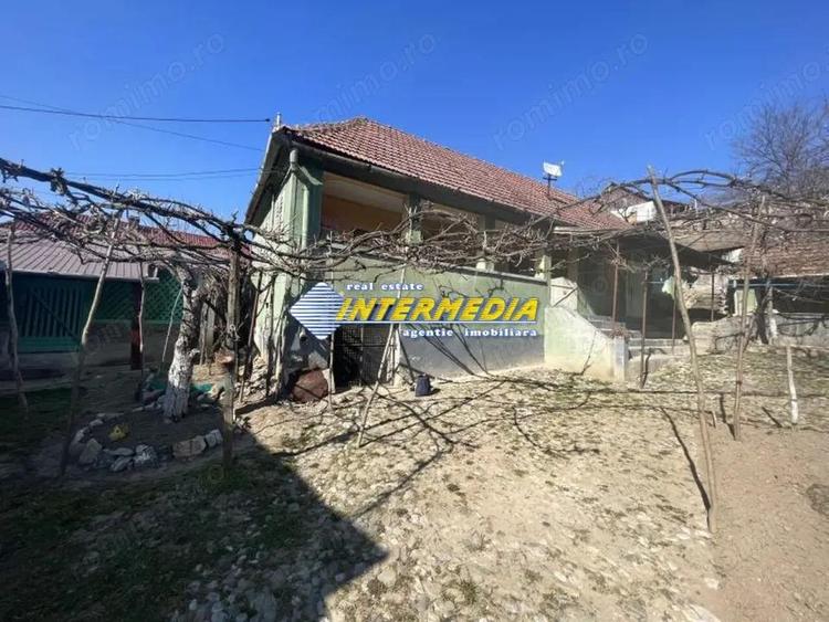Casa in Cricau cu 3 camere de vanzare teren de 1300 mp - 2