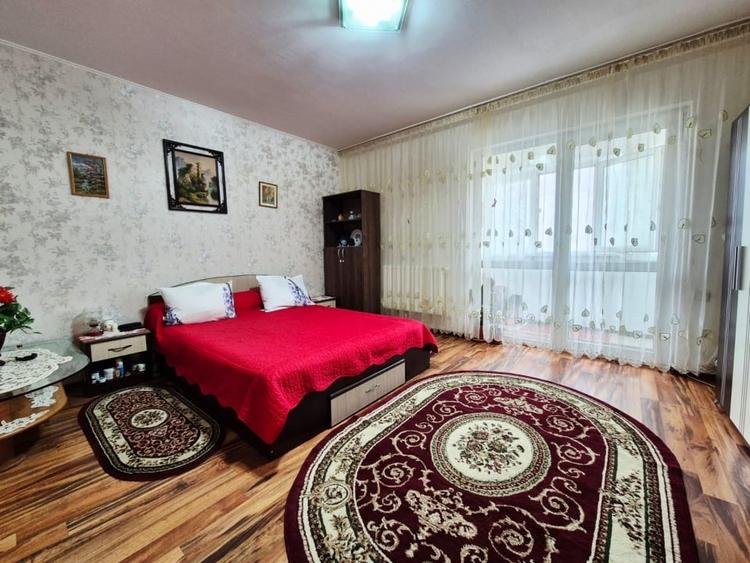 Garsoniera decomandata - bloc nou - zona Poarta 6 - 3