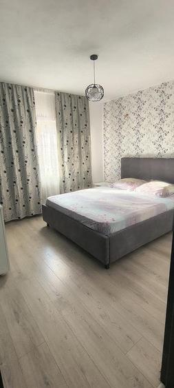 Inchiriez apartament 3 camere decomandat. - 2