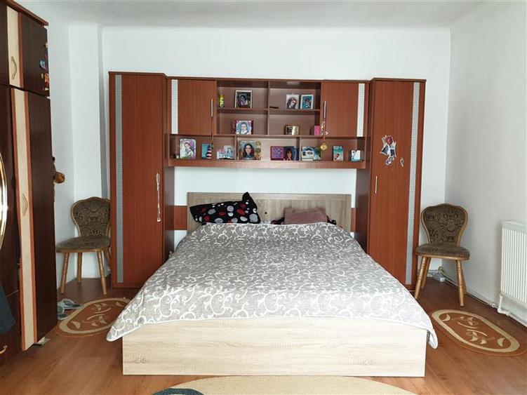 Casă individuală cu 4 camere cu Canalizare în Vest