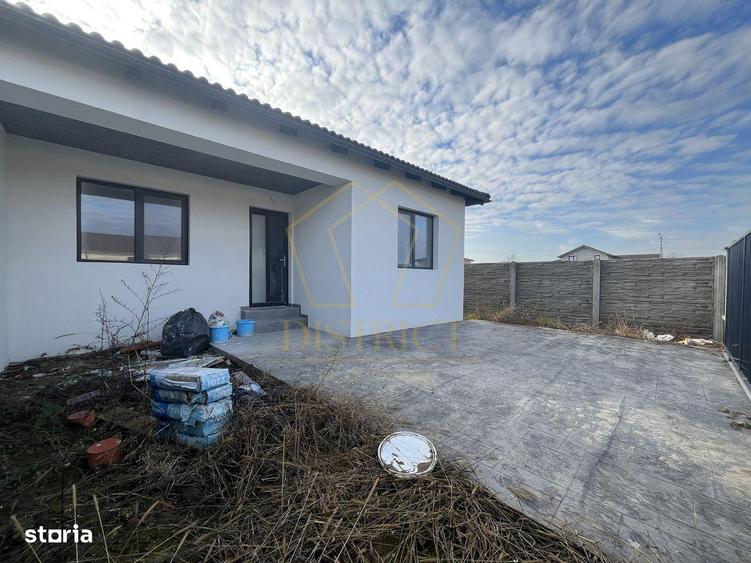 Duplex pe parter cu 4 camere | Mosnita Noua - 1