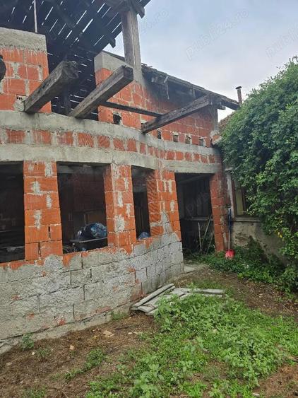 Vand casa loc SUMUGIU, sc 200 mp , parte casa noua la rosu , teren 2670 mp, la sosea, front mare - 17