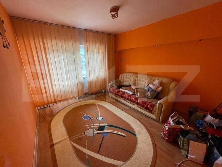 Apartament de vanzare, cu 3 camere, 70 mp, zona Garii - 1
