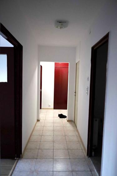 2 Camere Et.1/10 Decomandat An constructie 1980 Metrou Gorjului - 5