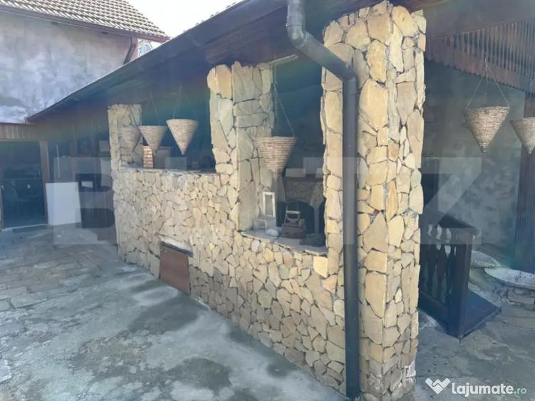 Casa spa?ioasa intr-o zona lini?tita curte amenaj - 16