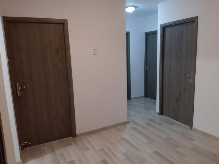 Apartament 3 camere 84mp Central Poli 2, Et.1, Spatios si luminos - 2