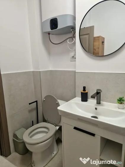 Garsonieră decomandată în Central