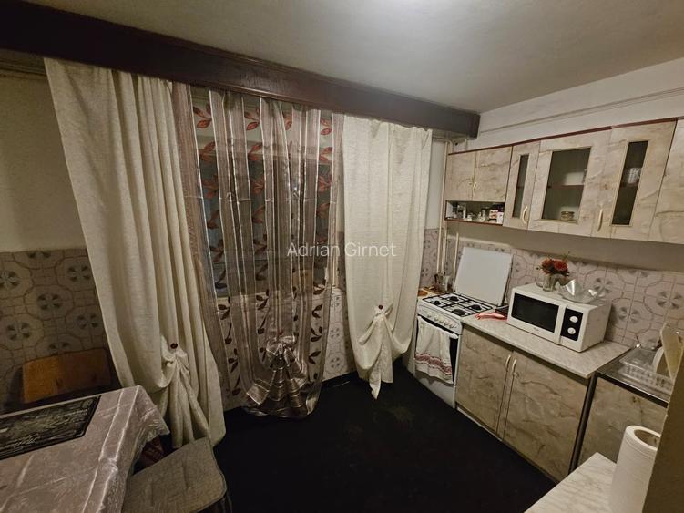 Apartament 3 camere Decomandat zona Nicolina 2 Etaj 3 din 4 COD : 160737