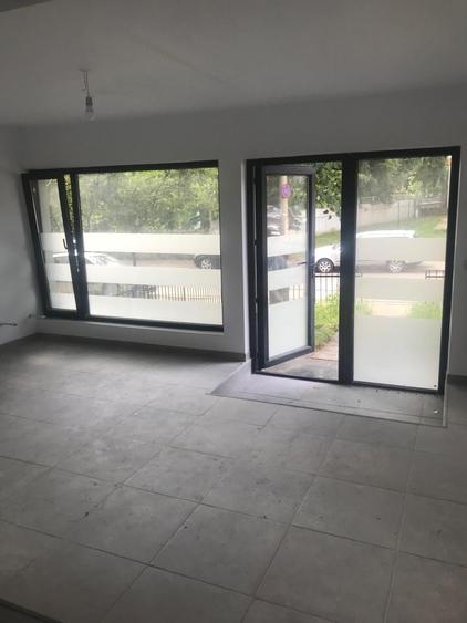 Spatiu comercial zona Liceului Economic - 1