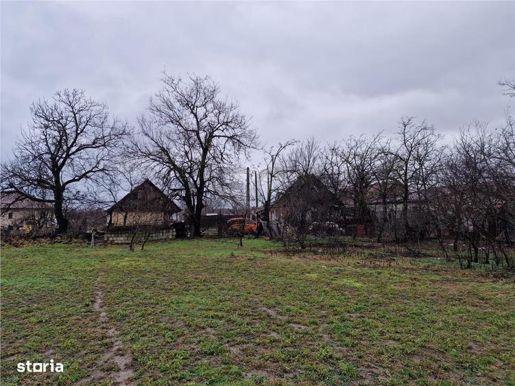 Teren mare cu 2 case de demolat in Gepiu - 3