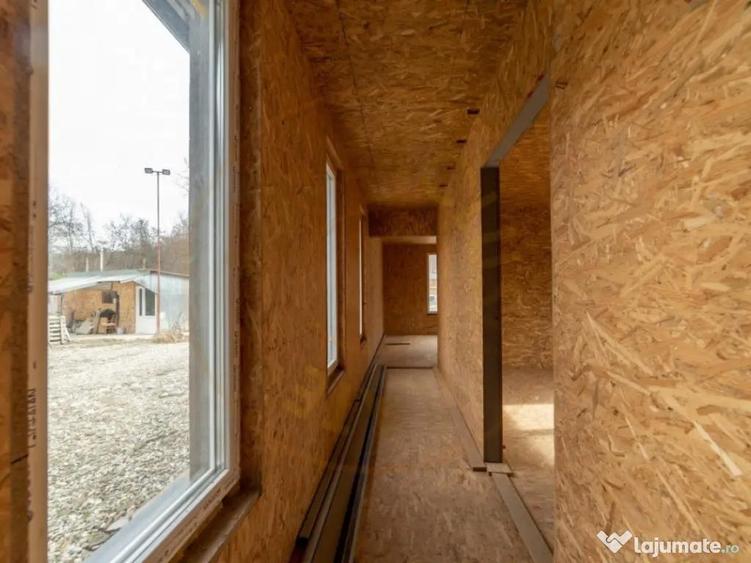 Casa moderna cu 5 camere intr-o zona lini?tita de deal - 10
